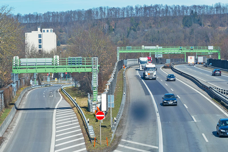 Planung Ingenieurbau: Verkehrszeichenbrücken
